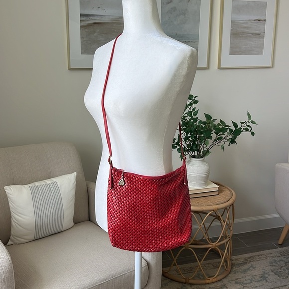 Vintage Whiting & David Red Mesh Crossbody Bag Gold Accents Sailboat Heart Charm - Picture 1 of 16